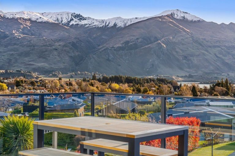 Photo of property in 33 Kirimoko Crescent, Wanaka, 9305