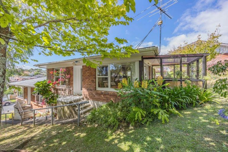 Photo of property in 2/5 Keldale Place, Forrest Hill, Auckland, 0620