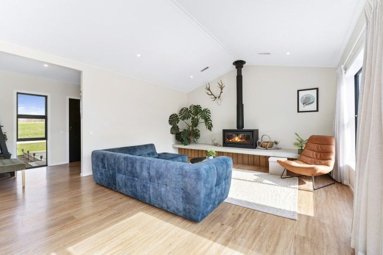 Photo of property in 8 Nga Tui Lane, Acacia Bay, Taupo, 3385