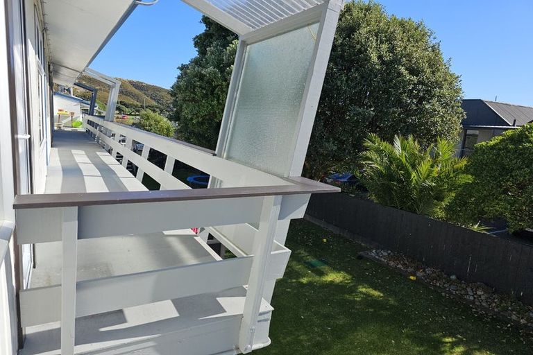 Photo of property in 35-37 Mana Esplanade, Paremata, Porirua, 5026