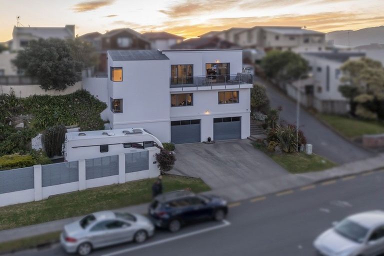 Photo of property in 379 Kapiti Road, Paraparaumu Beach, Paraparaumu, 5032