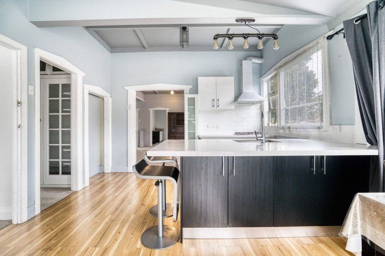 Photo of property in 3199 Great North Road, New Lynn, Auckland, 0600