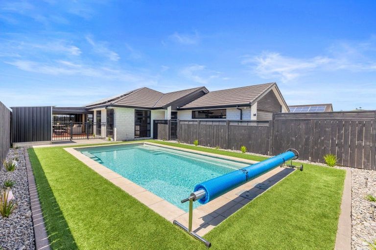 Photo of property in 32 Drabble Crescent, Papamoa Beach, Papamoa, 3118