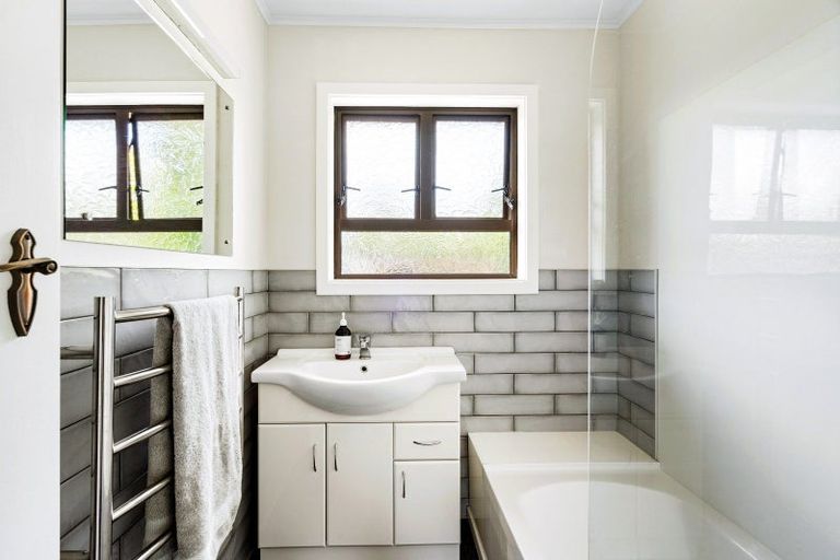 Photo of property in 13 Veronica Avenue, Marewa, Napier, 4110