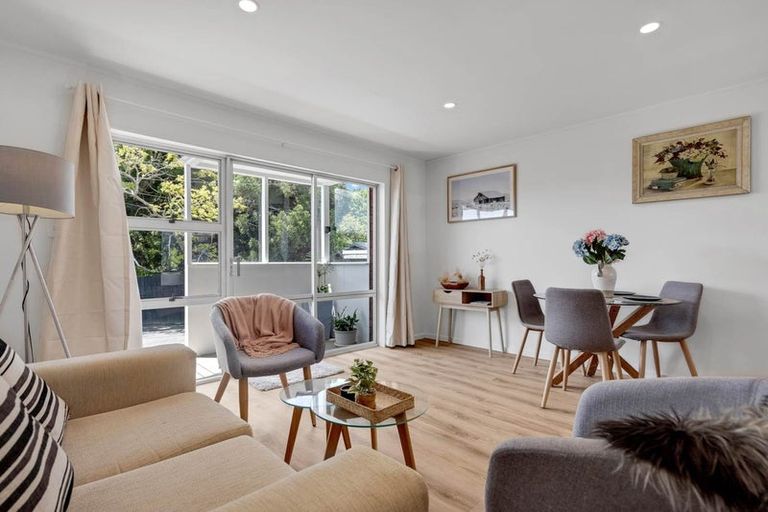 Photo of property in 1/11 Alston Avenue, Kelston, Auckland, 0602