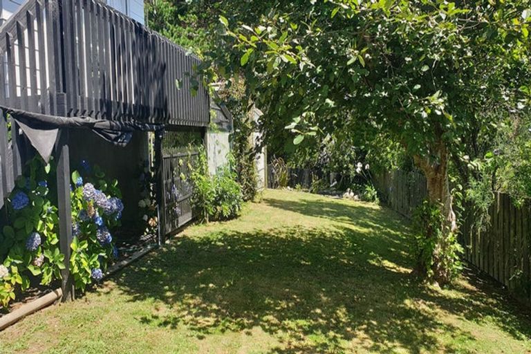 Photo of property in 1 Curacao Place, Grenada Village, Wellington, 6037