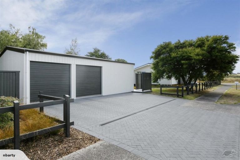 Photo of property in 2 Mahuta Road, Waitahanui, Taupo, 3378