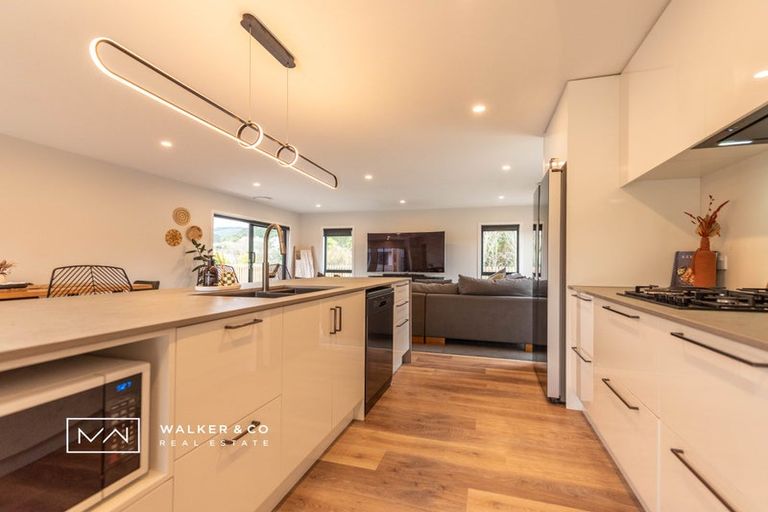 Photo of property in 2 Nikau Lane, Timberlea, Upper Hutt, 5018