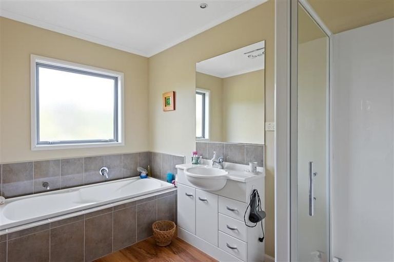 Photo of property in 3a Rohe Drive, Waikawa, Picton, 7220