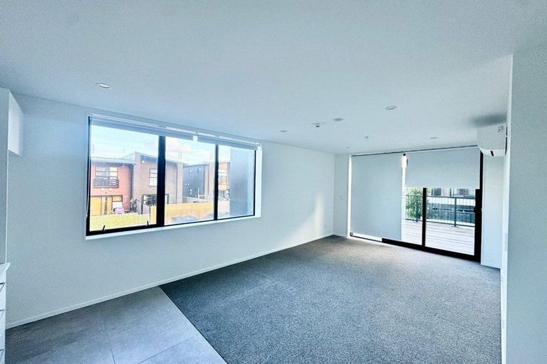 Photo of property in 102/5 Rauemi Way, Te Atatu South, Auckland, 0610