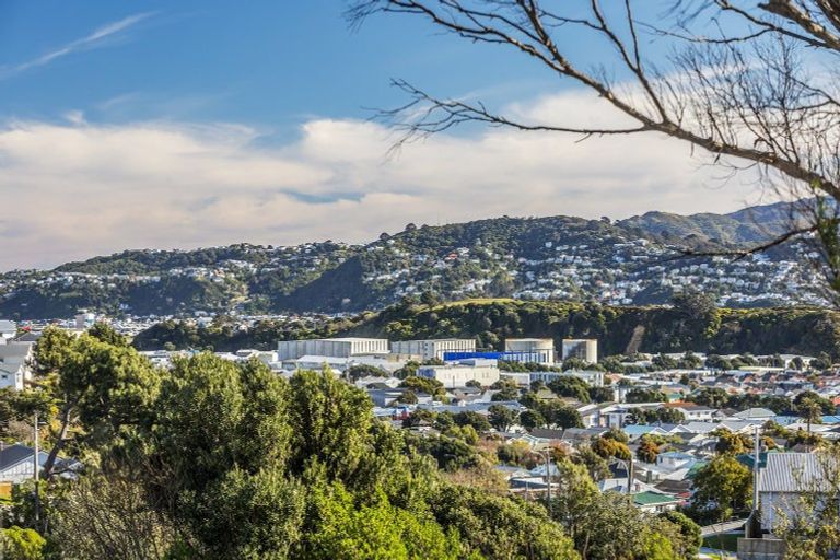 Photo of property in 11 Nevay Road, Miramar, Wellington, 6022