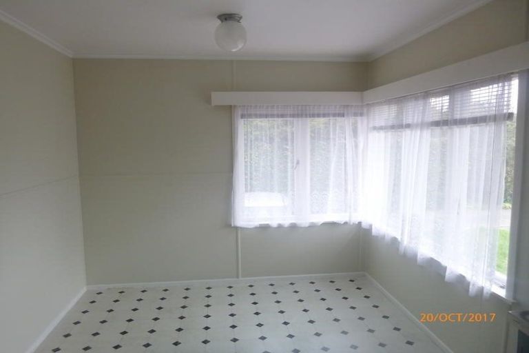 Photo of property in 8 Fairdene Avenue, Henderson, Auckland, 0610