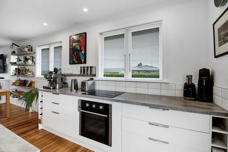 Photo of property in 215 Mangorei Road, Merrilands, New Plymouth, 4312