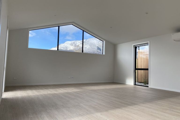 Photo of property in 18 Fallow Street, Jacks Point, 9371