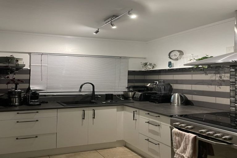 Photo of property in 4/5 Glen Road, Browns Bay, Auckland, 0630