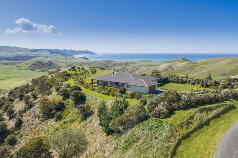 Photo of property in 63 Waipuka Road, Waimarama, Havelock North, 4294