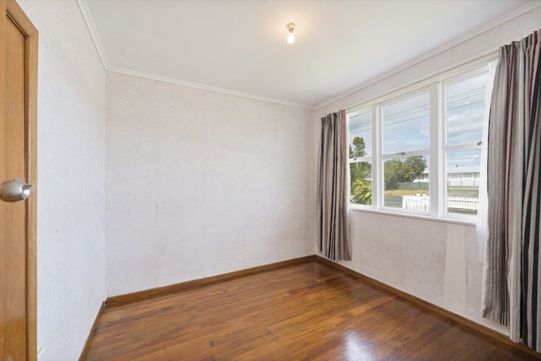 Photo of property in 41 St Leonards Road, Kelston, Auckland, 0602