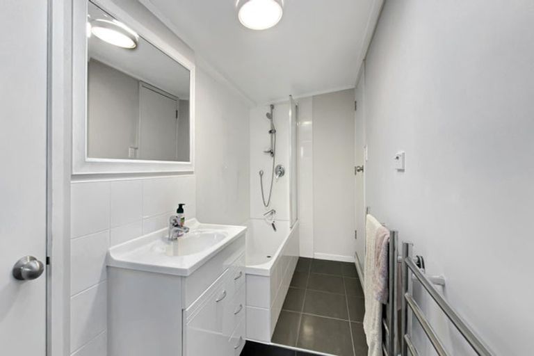 Photo of property in 74 Ferry Parade, Herald Island, Auckland, 0618