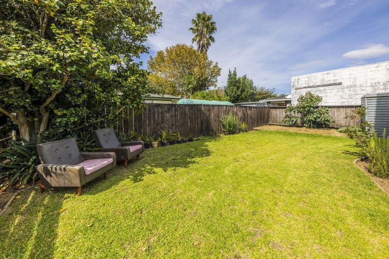 Photo of property in 1/13 Challen Close, Conifer Grove, Takanini, 2112