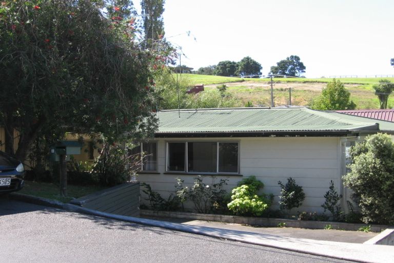 Photo of property in 2/112 Castor Bay Road, Castor Bay, Auckland, 0620