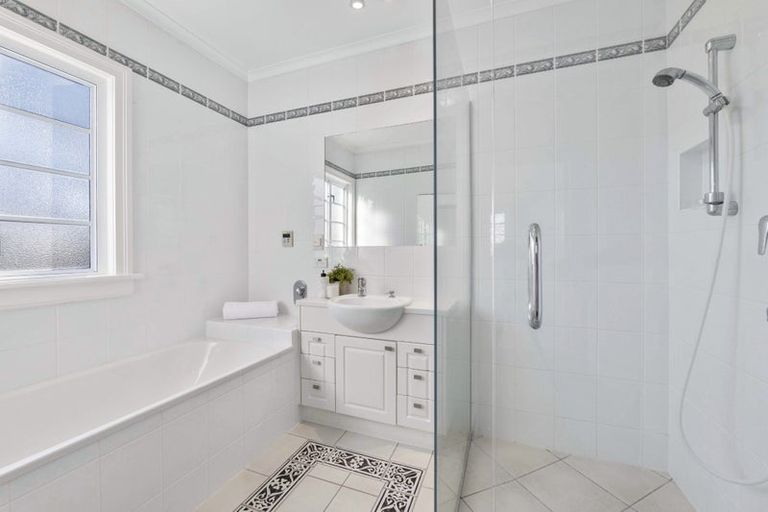 Photo of property in 174 Brooklands Road, Vogeltown, New Plymouth, 4310