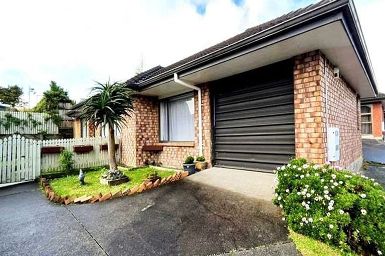 Photo of property in 2a Beatty Avenue, Manurewa, Auckland, 2102