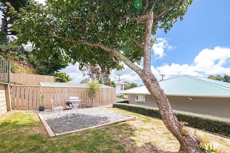 Photo of property in 58 Catherine Crescent, Paparangi, Wellington, 6037