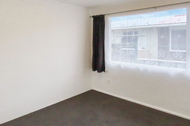 Photo of property in 2/30 Awamutu Grove, Waiwhetu, Lower Hutt, 5010