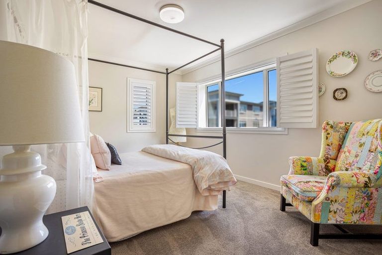 Photo of property in 16 Eaves Bush Parade, Orewa, 0931