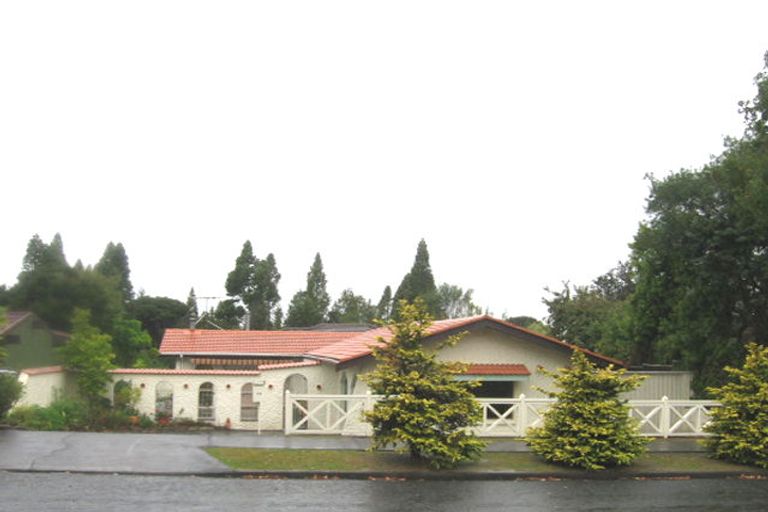 Photo of property in 84 Chelsea View Drive, Chatswood, Auckland, 0626