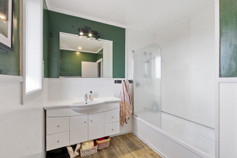 Photo of property in 1 Bear Street, Tirau, 3410