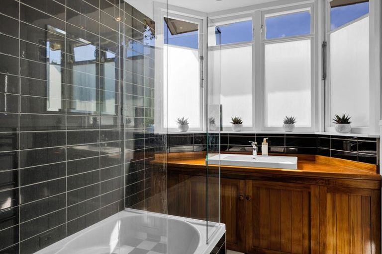 Photo of property in 20 Wallace Place, Westown, New Plymouth, 4310