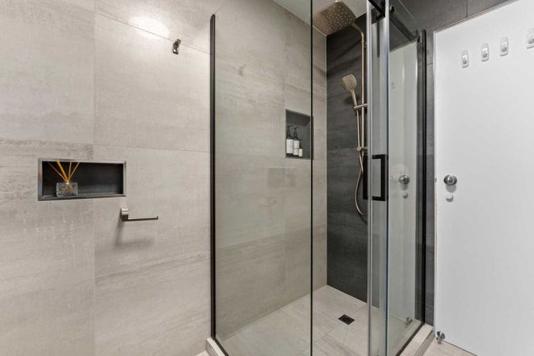 Photo of property in 5 Sispara Place, Beach Haven, Auckland, 0626