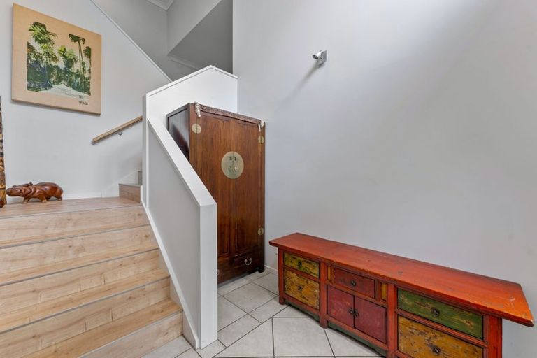 Photo of property in 12 Stonedge Lane, Rosedale, Auckland, 0632