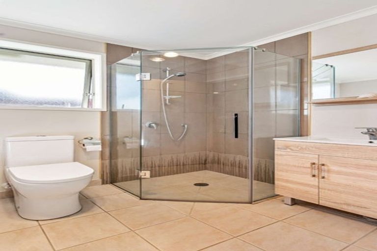 Photo of property in 11a Dianne Louise Drive, Half Moon Bay, Auckland, 2012