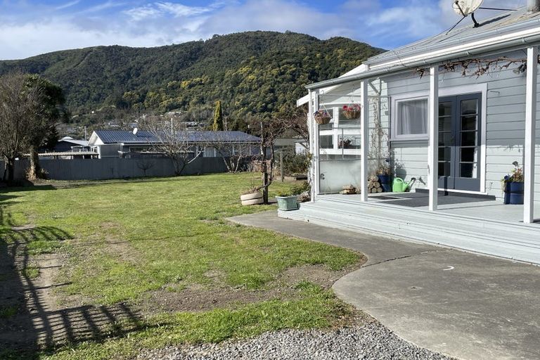 Photo of property in 6 Durham Street, Picton, 7220