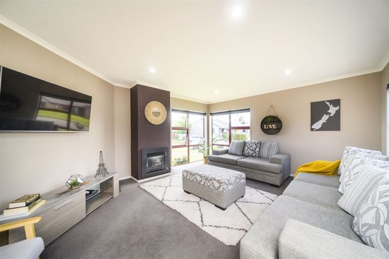Photo of property in 40 Geneva Terrace, Kelvin Grove, Palmerston North, 4414