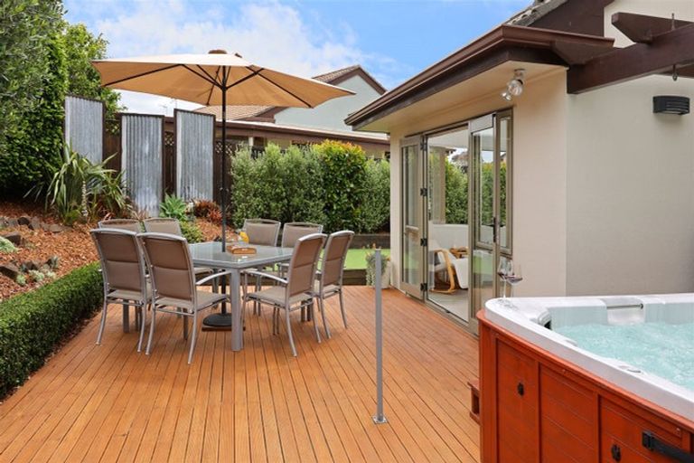 Photo of property in 22 Graven Court, Henderson, Auckland, 0612