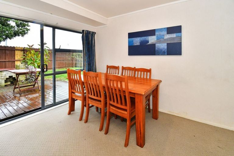 Photo of property in 20 Randwick Place, Randwick Park, Auckland, 2105