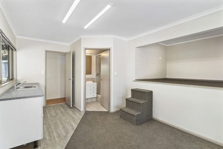 Photo of property in 23a Waiora Road, Stanmore Bay, Whangaparaoa, 0932