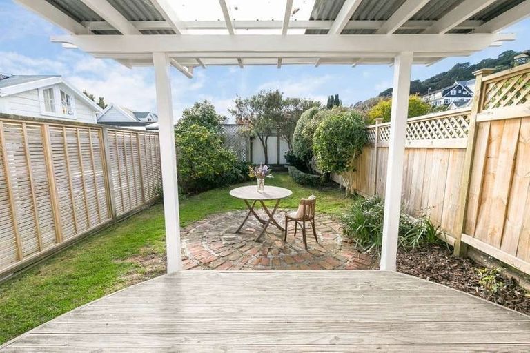 Photo of property in 23 Queen Street, Mount Victoria, Wellington, 6011