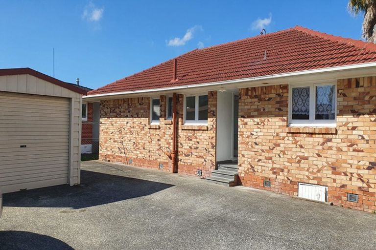 Photo of property in 14 Te Kanawa Crescent, Henderson, Auckland, 0610