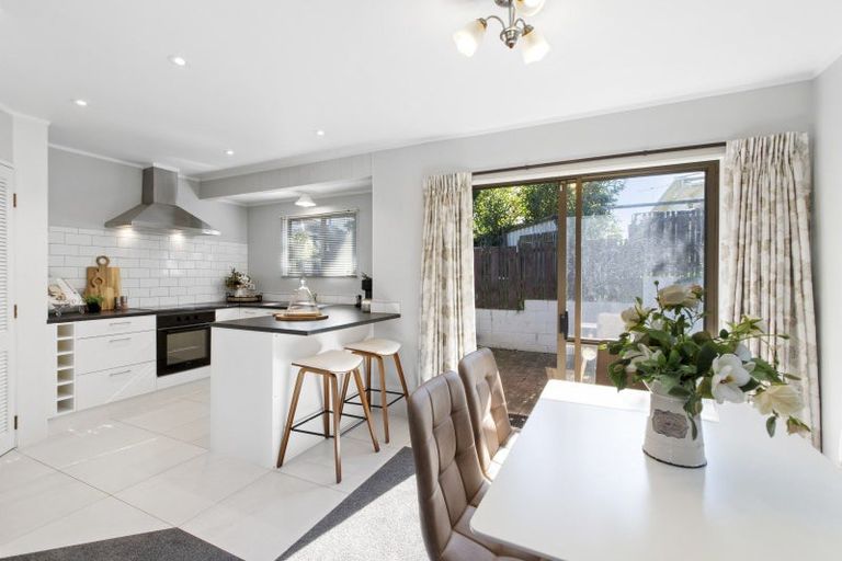 Photo of property in 2/40 Gills Avenue, Papakura, 2110