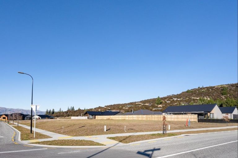 Photo of property in 28 Pounamu Avenue, Albert Town, 9305