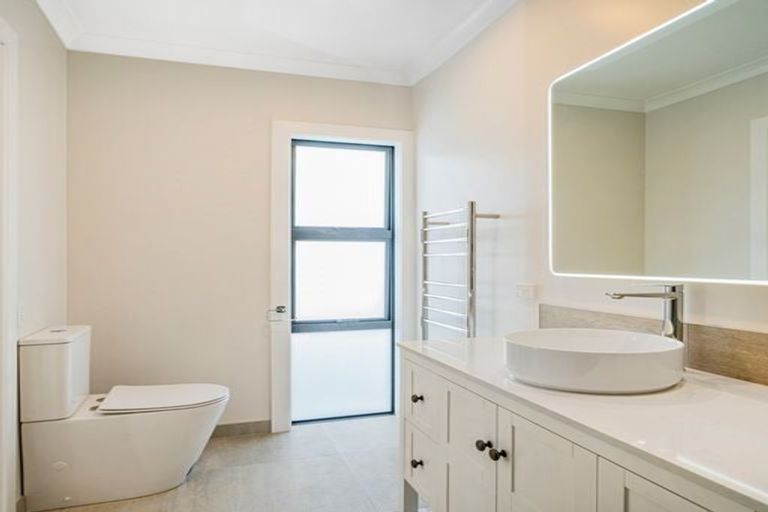 Photo of property in 16 Awatea Drive, Whitianga, 3510