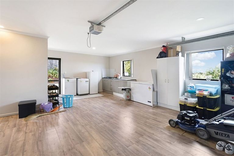 Photo of property in 24 Gordon Stanley Drive, Massey, Auckland, 0614