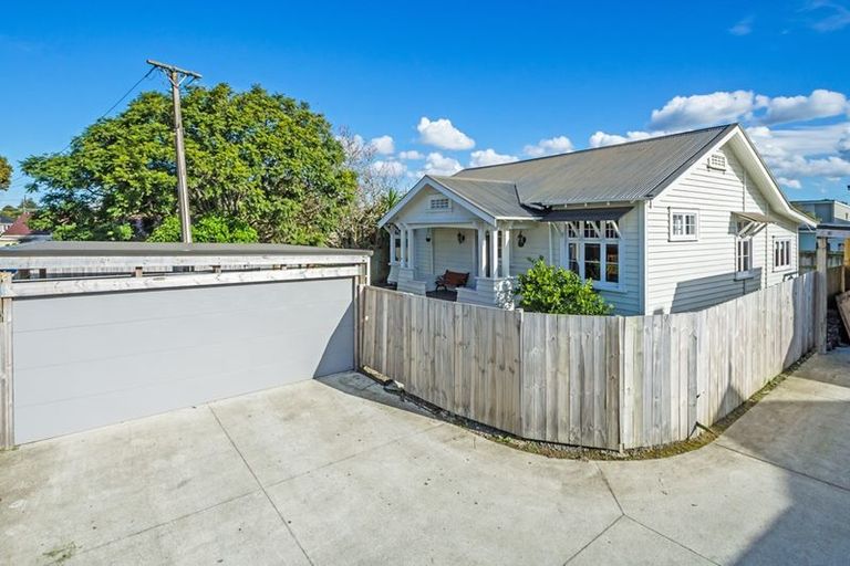 Photo of property in 45e Swanson Road, Henderson, Auckland, 0610