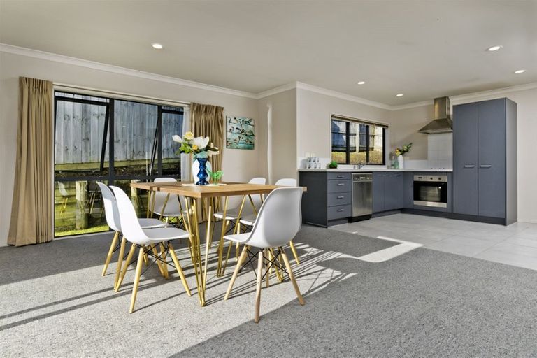 Photo of property in 14 Sapperton Drive, Henderson, Auckland, 0612