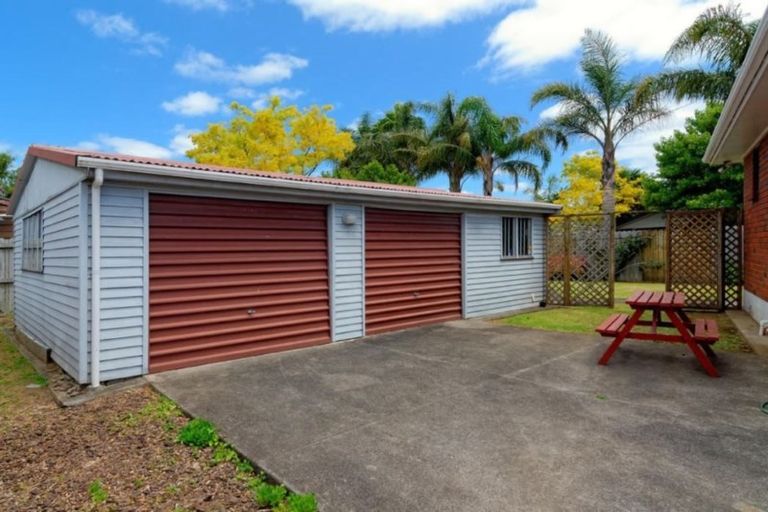 Photo of property in 8 Fathom Place, Te Atatu Peninsula, Auckland, 0610