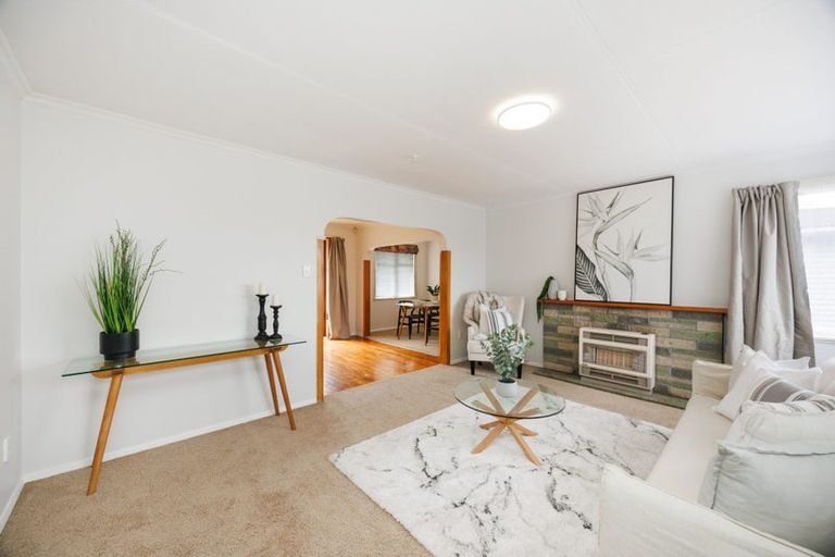 Photo of property in 27 Pembroke Street, Highbury, Palmerston North, 4412